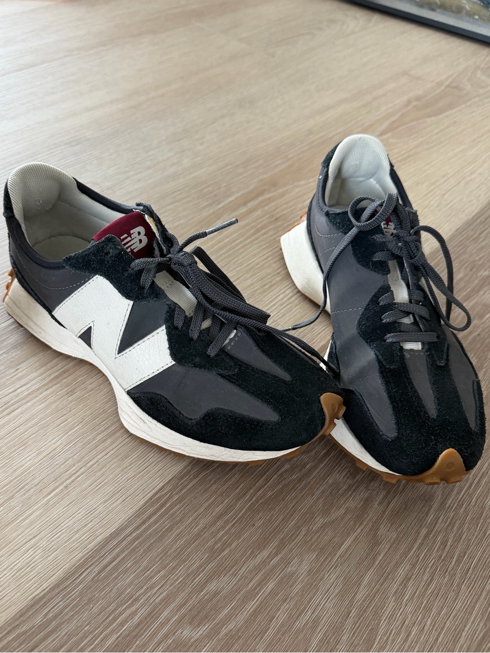 New Balance 327 - Picture 3 of 11